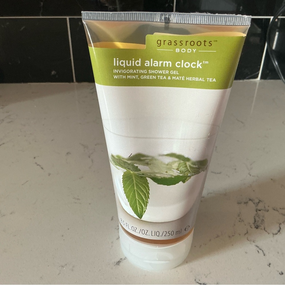 Grassroots body invigorating shower gel 8.5 oz all organic mint,green tea